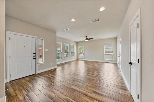 4904 Ridglea Hills Court, Fort Worth, TX 76116