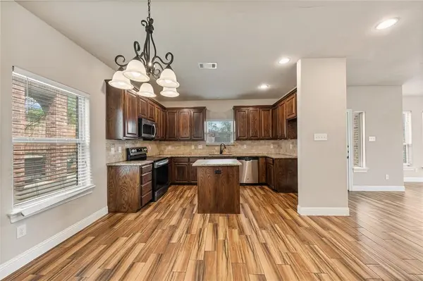 4904 Ridglea Hills Court, Fort Worth, TX 76116