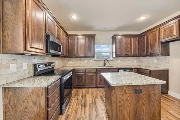 4904 Ridglea Hills Court, Fort Worth, TX 76116