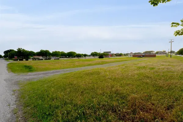 1607 E Scyene Road, Mesquite, TX 75149