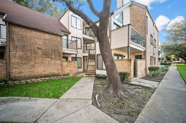 2314 Bamboo Drive #I304, Arlington, TX 76006