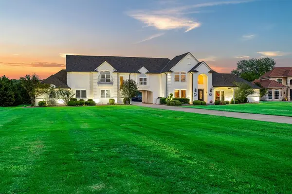 1300 E Scandinavian Court, Granbury, TX 76048