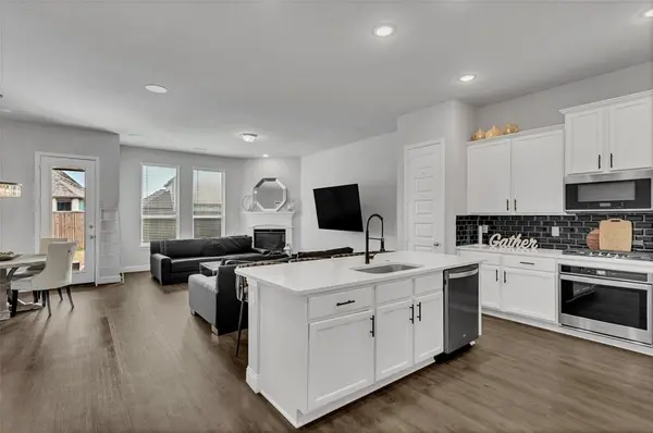 1404 Arrowwood Drive, Aubrey, TX 76227