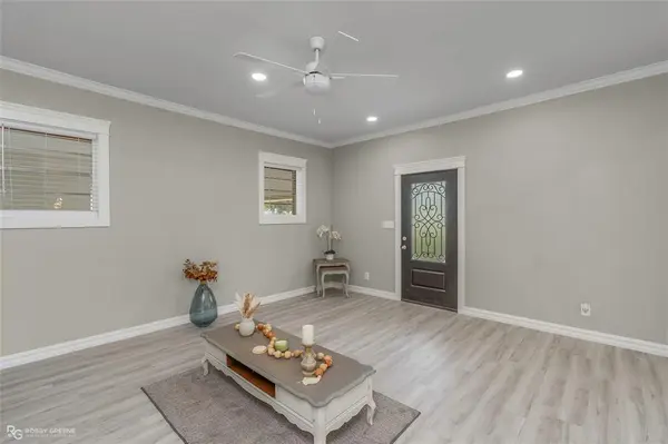 1930 Cross Lake Boulevard, Shreveport, LA 71109