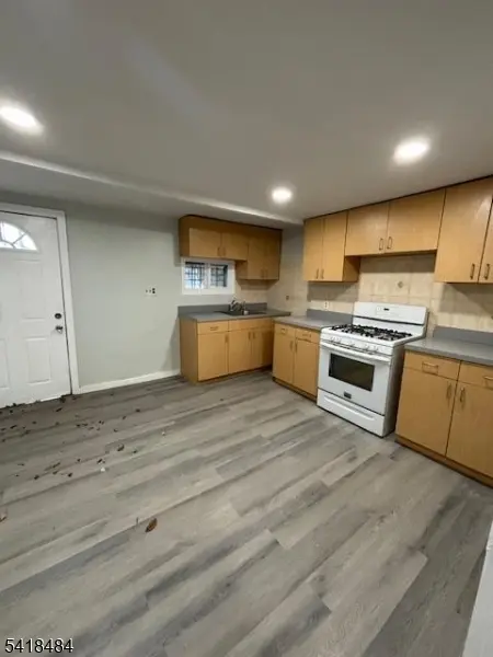 10 Mary St, Paterson City, NJ 07503