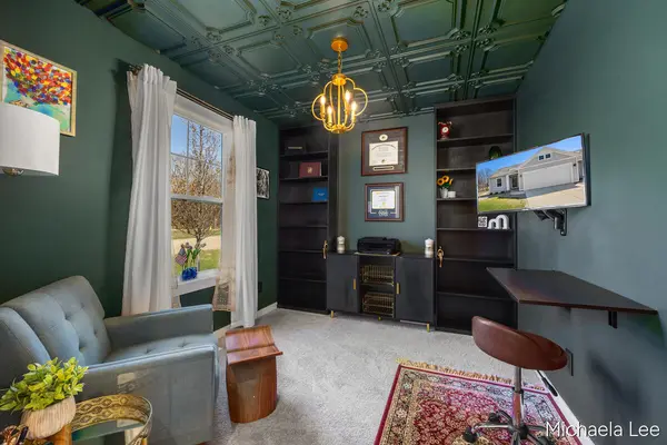 1548 N Village CIR, Oshtemo Twp, MI 49009