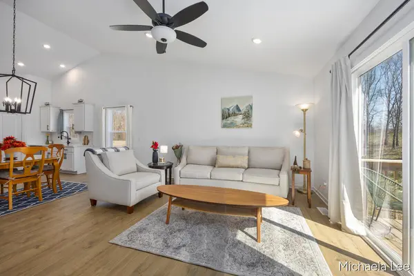 1548 N Village CIR, Oshtemo Twp, MI 49009