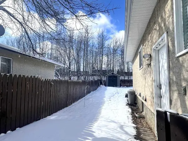 24 45 Street Crescent, Sylvan Lake, AB T4S2P9