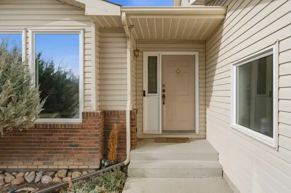 427 Woodbine BLVD SW, Calgary, AB T2W 4G9