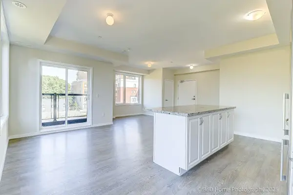 200 Alex Gardner CIR #28, Aurora, ON L4G 3G5