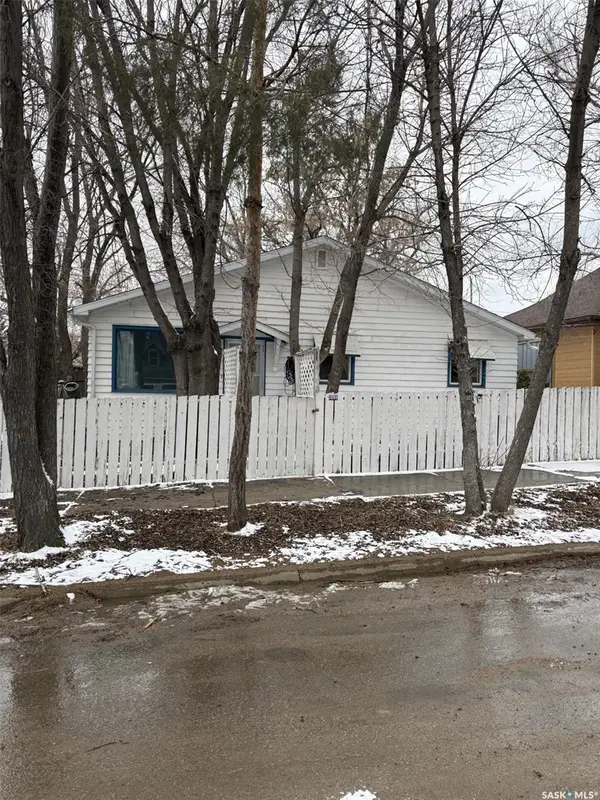 1088 Wolfe AVENUE, Moose Jaw, SK S6H 1J7