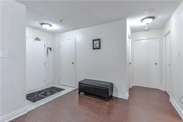 1 Rowntree RD #1212, Toronto W10, ON M9V 5G7