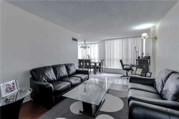 1 Rowntree RD #1212, Toronto W10, ON M9V 5G7