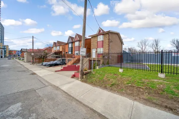 29A South Station ST, Toronto W04, ON M9N 3T8