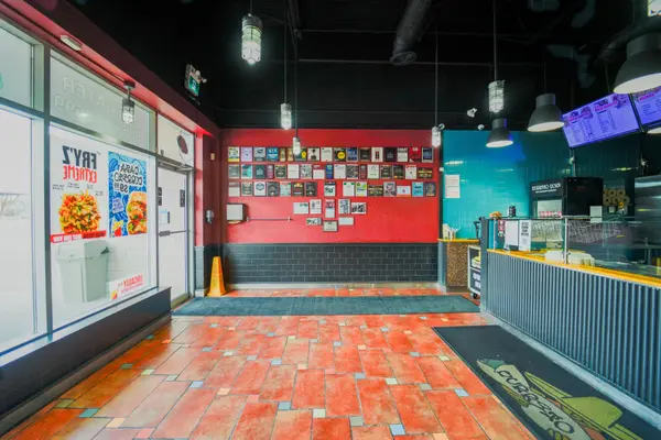 1435 Plains RD E #2, Burlington, ON L7R 3P9