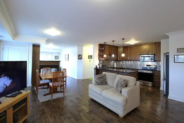 26 Dairy LN #402, Huntsville, ON P1H 0A4