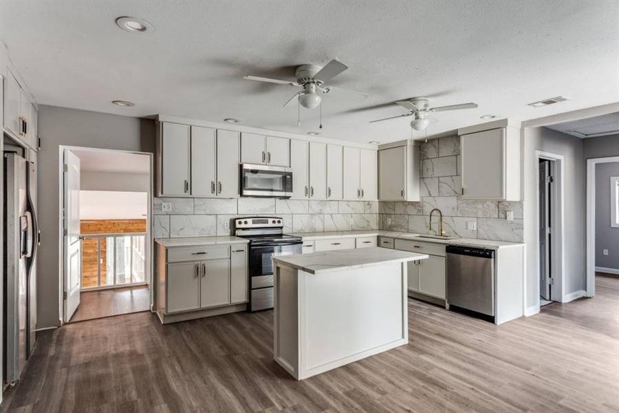 1612 Woodview Drive, Alvarado, TX 76009