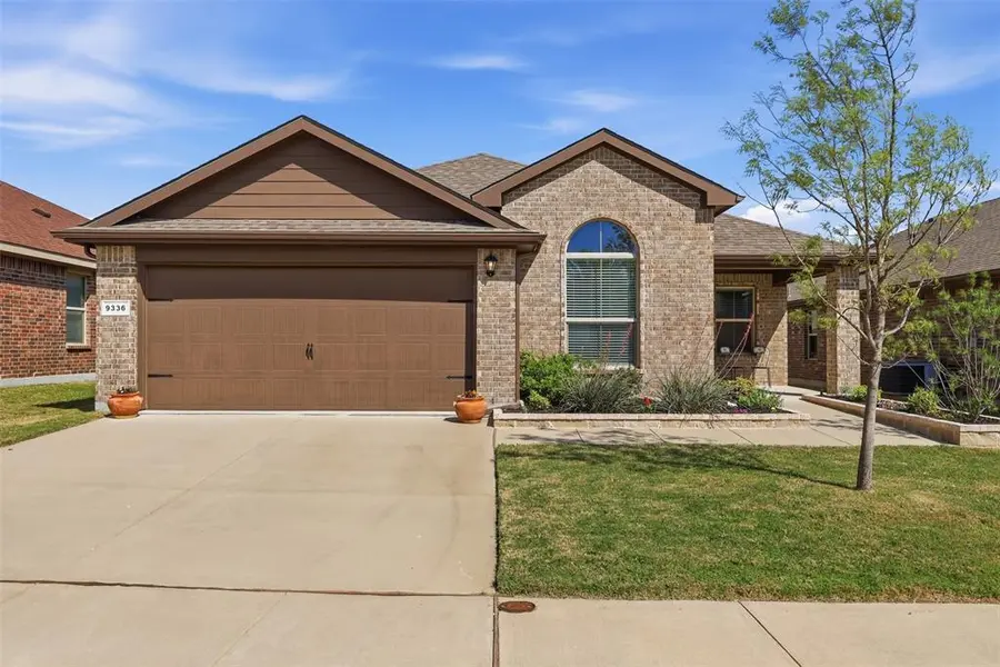 9336 Castorian Drive, Fort Worth, TX 76131