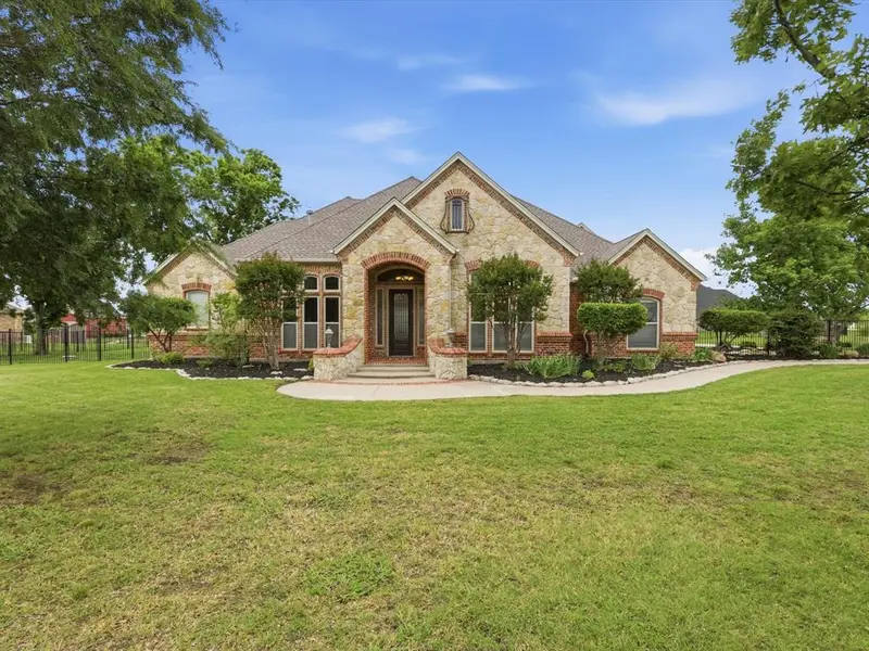 12833 Whisper Willows Drive, Fort Worth, TX 76052