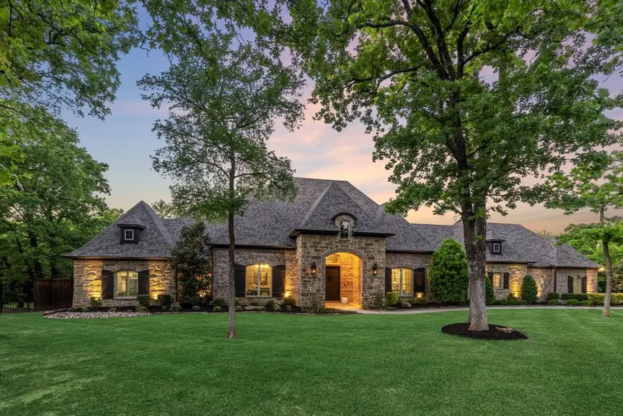 521 W Waters Edge Way, Oak Point, TX 75068