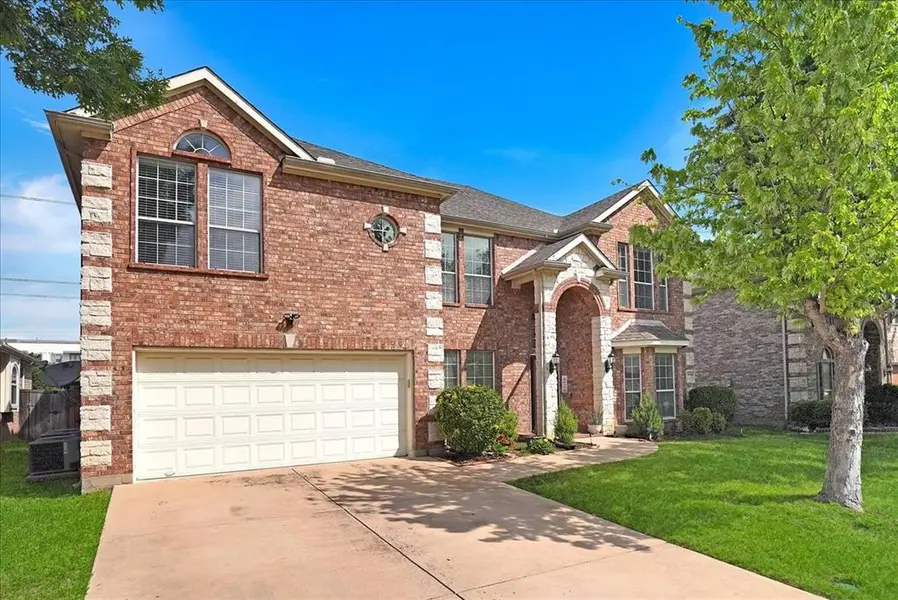5856 Summerwood Drive, Grand Prairie, TX 75052