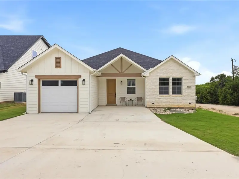 5600 San Jacinto Drive, Granbury, TX 76048