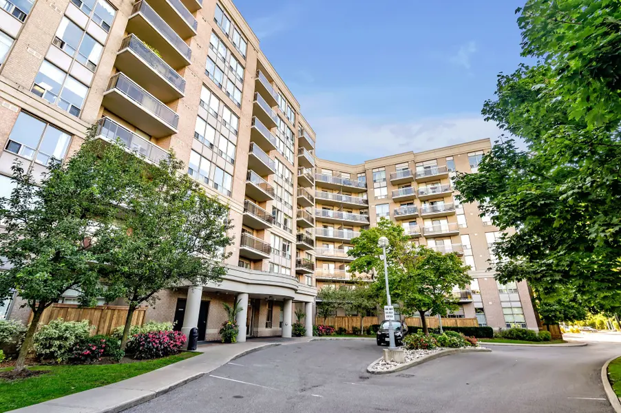 1720 Eglinton AVE E #813, Toronto C13, ON M4A 2X8