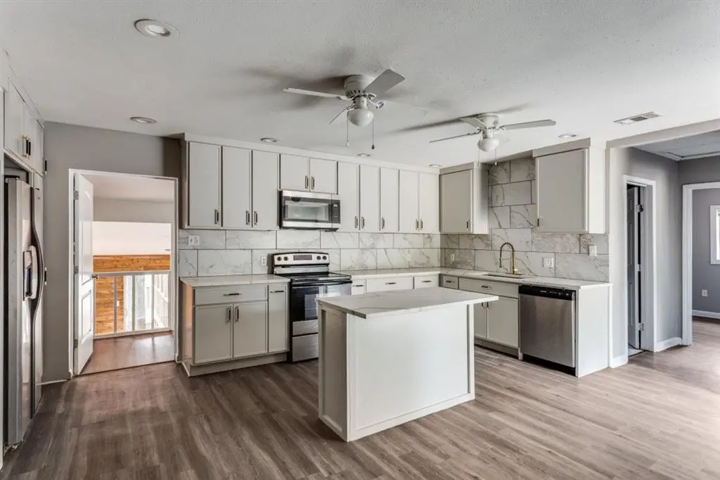 1612 Woodview Drive, Alvarado, TX 76009