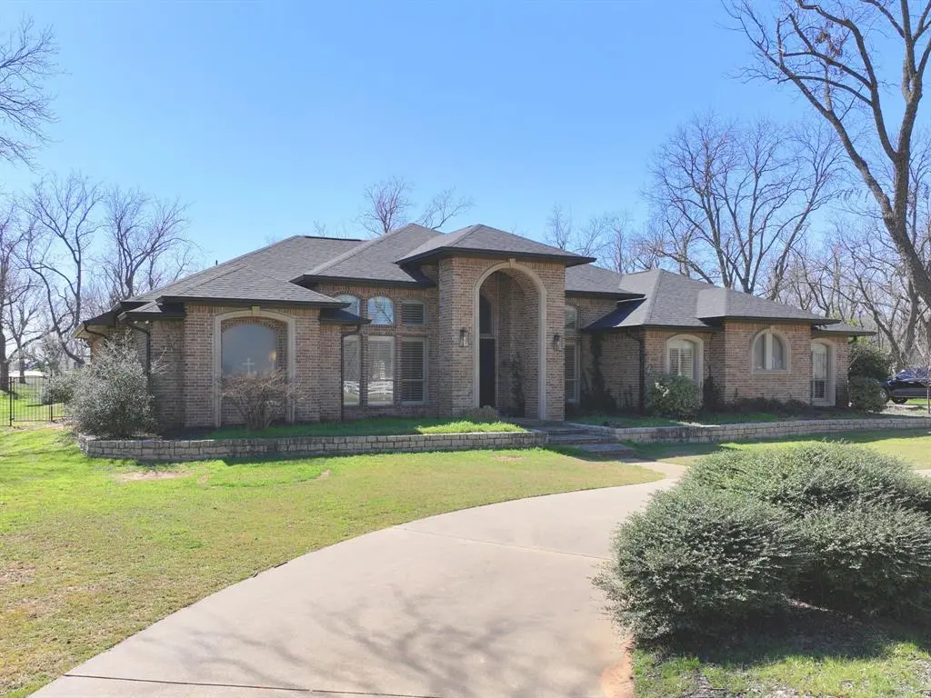 8810 S Hampton Drive, Granbury, TX 76049