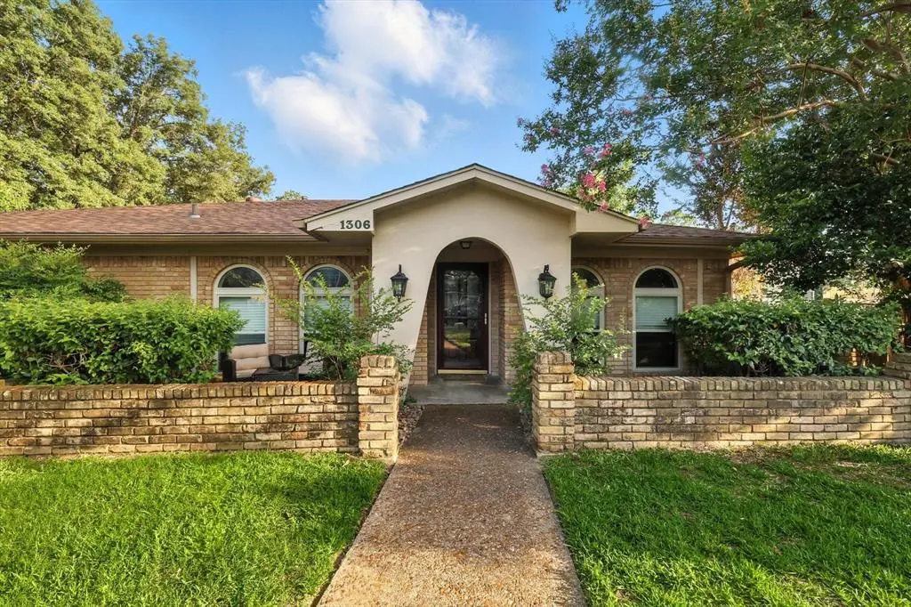 1306 Drexel Drive, Irving, TX 75061