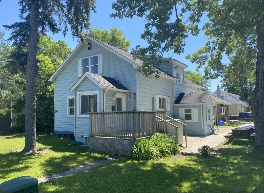 39 Donald ST, Barrie, ON L4N 1E4