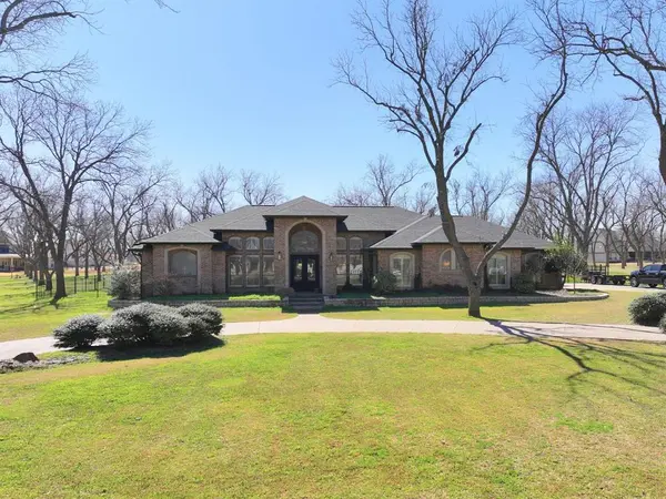 8810 S Hampton Drive, Granbury, TX 76049