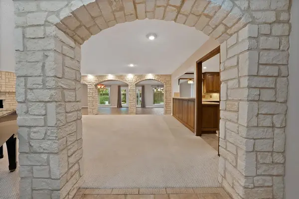 1008 Loch Lomond Drive, Arlington, TX 76012