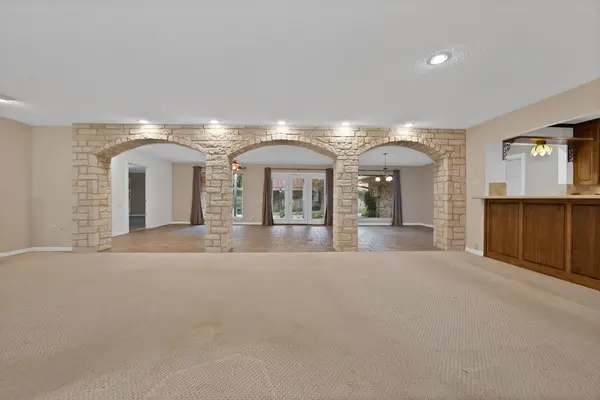 1008 Loch Lomond Drive, Arlington, TX 76012