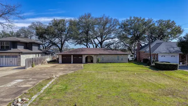 117 Casas Del Sur Street, Granbury, TX 76049