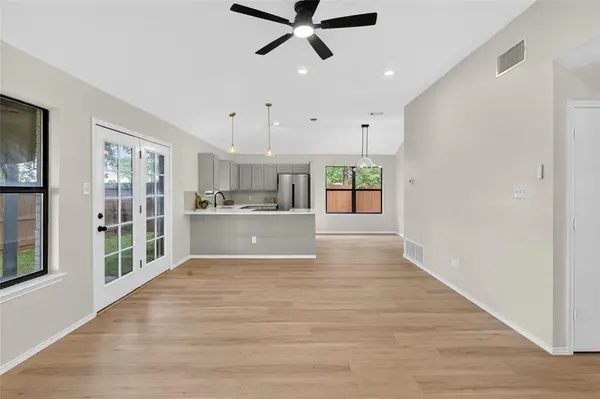 509 Brookside Court, Burleson, TX 76028