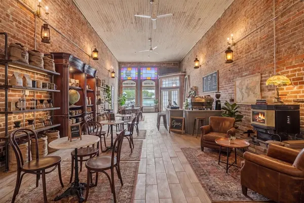 2 S Side Plaza, Ladonia, TX 75449