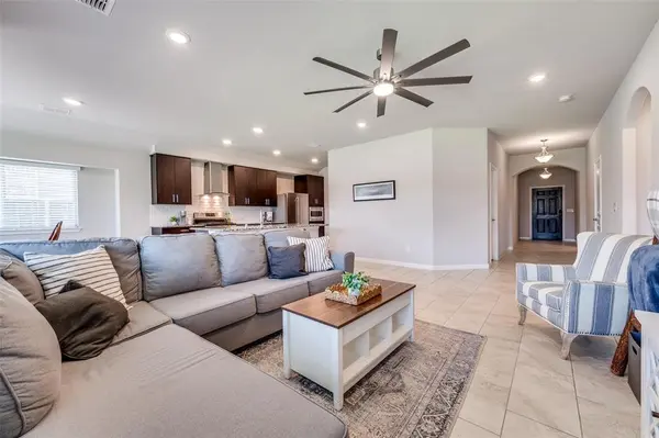 1305 Coyote Ridge, Aubrey, TX 76227