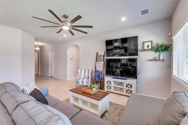 1305 Coyote Ridge, Aubrey, TX 76227