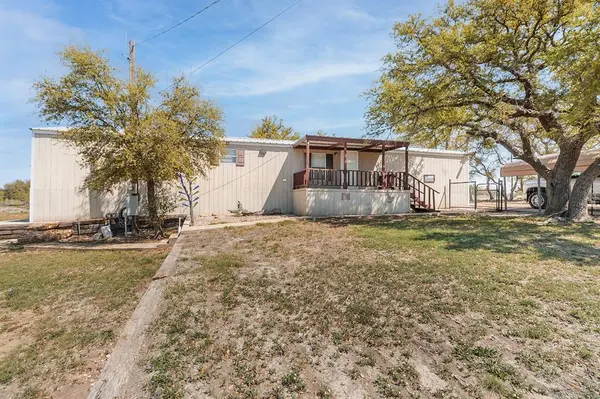124 Lohn Street, Brady, TX 76825