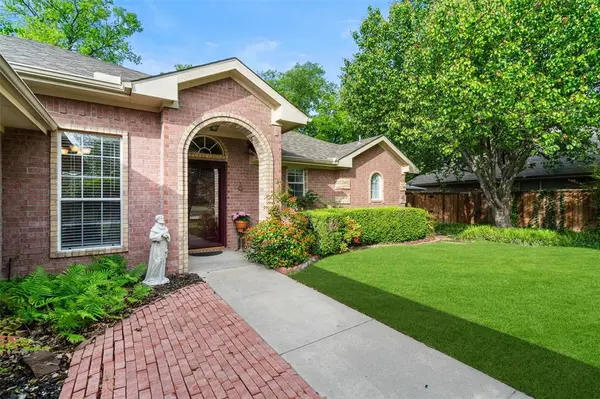 1504 Manten Boulevard, Denton, TX 76208