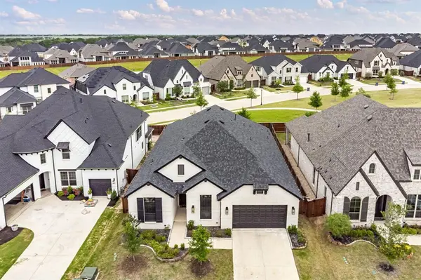 704 Colt Drive, Aubrey, TX 76227