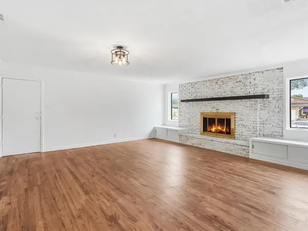 1112 Noble Avenue, Carrollton, TX 75006