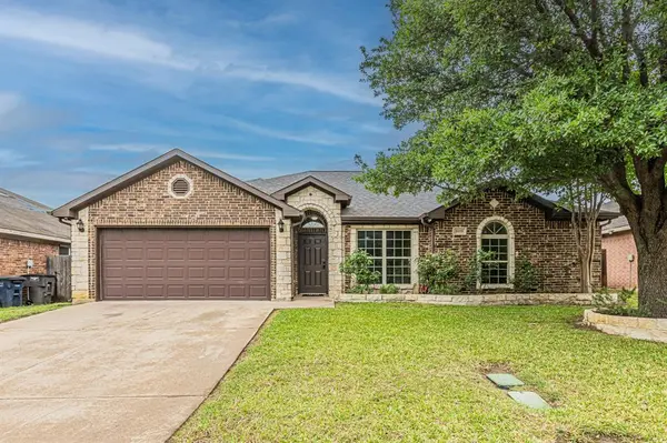 8159 Berkshire Drive, Fort Worth, TX 76137