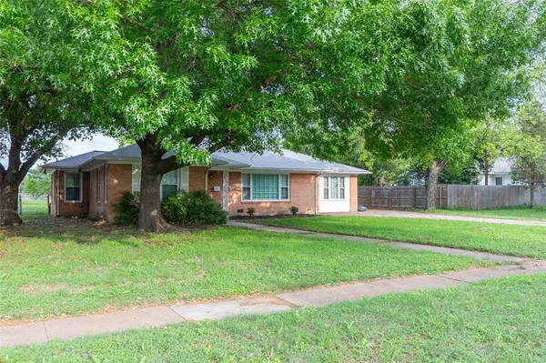 805 S Seaman Street, Eastland, TX 76448