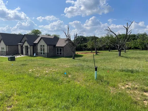 2412 Candlestick Drive, Granbury, TX 76049