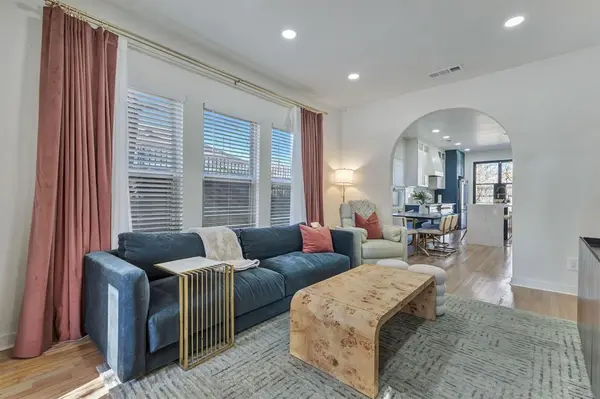 302 S Saint Mary Avenue, Dallas, TX 75214