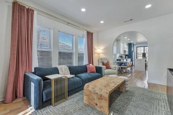 302 S Saint Mary Avenue, Dallas, TX 75214