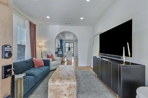 302 S Saint Mary Avenue, Dallas, TX 75214