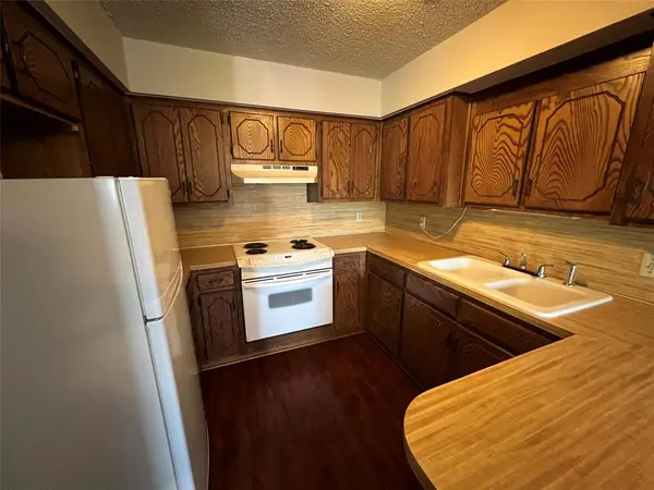 411 W Pelton Street #B, Sherman, TX 75092